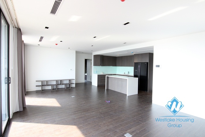 A gorgeous 3 bedroom apartment for rent in To ngoc van, Tay ho, Ha noi